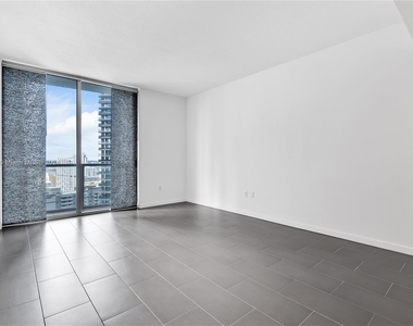 1060 Brickell Ave - Photo Thumbnail 5