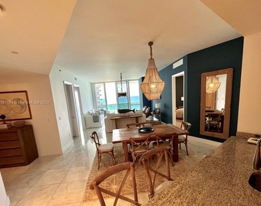 15811 Collins Ave - Photo Thumbnail 10