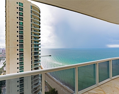 16001 Collins Ave - Photo Thumbnail 11