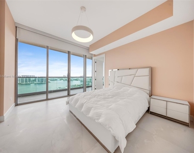 18501 Collins Ave - Photo Thumbnail 23