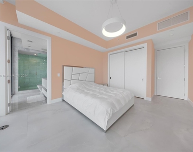 18501 Collins Ave - Photo Thumbnail 24