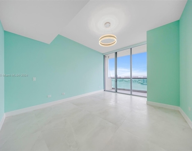 18501 Collins Ave - Photo Thumbnail 21