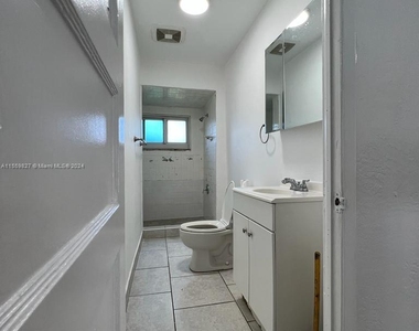 4616 Sw 33rd Ave - Photo Thumbnail 7