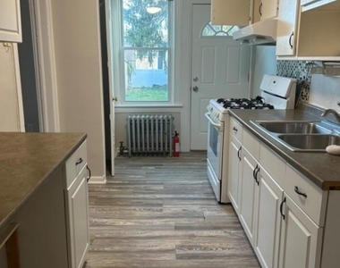 480 Brook Ave - Photo Thumbnail 2