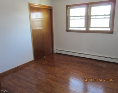 138 Haverhill Ave - Photo Thumbnail 3