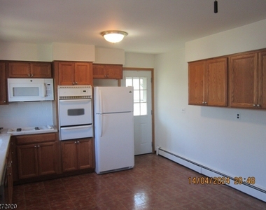 138 Haverhill Ave - Photo Thumbnail 8