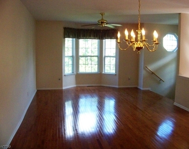 27 Briar Ln - Photo Thumbnail 5