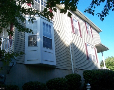 27 Briar Ln - Photo Thumbnail 3