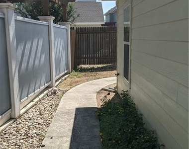 105 Preston Trail - Photo Thumbnail 15