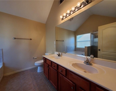 2818 Peachbrook Lane - Photo Thumbnail 9