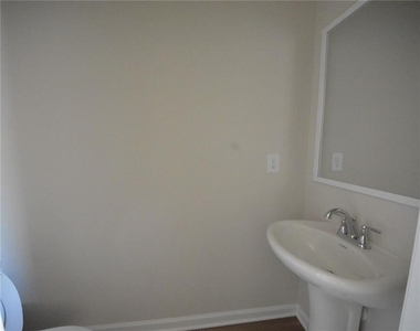 1147 Lucan Lane - Photo Thumbnail 12