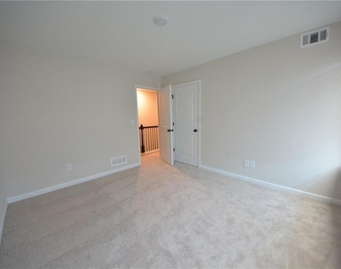 1147 Lucan Lane - Photo Thumbnail 22