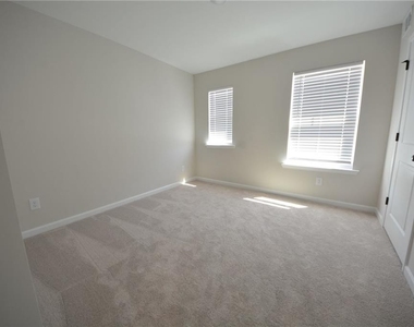 1147 Lucan Lane - Photo Thumbnail 23