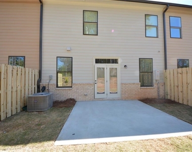 1147 Lucan Lane - Photo Thumbnail 14