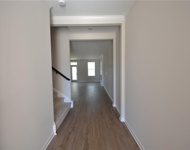 1147 Lucan Lane - Photo Thumbnail 2