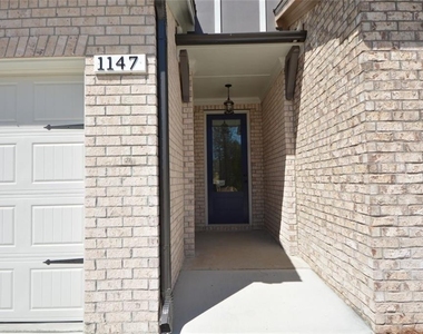 1147 Lucan Lane - Photo Thumbnail 1