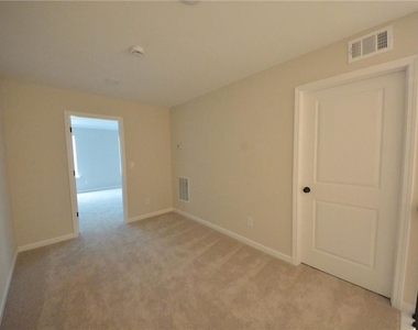 1147 Lucan Lane - Photo Thumbnail 15