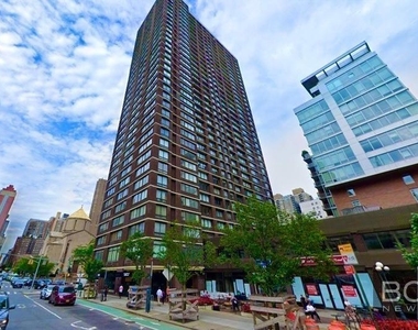 300 East 34th Street - Photo Thumbnail 0