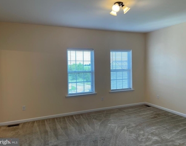 303 N Bayberry Parkway - Photo Thumbnail 17