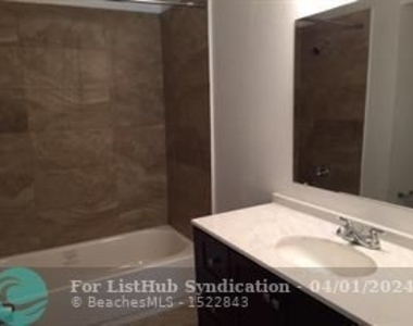 2440 Nw 33rd St #1801 - Photo Thumbnail 3