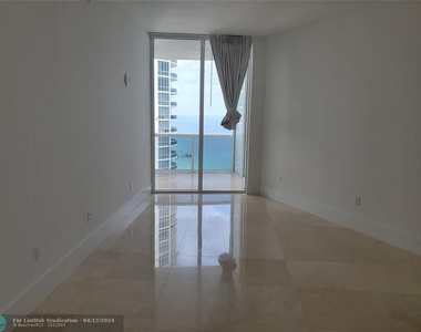 15901 Collins Ave - Photo Thumbnail 17