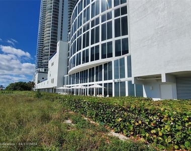 15901 Collins Ave - Photo Thumbnail 1