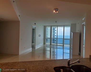 15901 Collins Ave - Photo Thumbnail 15