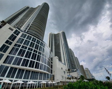 15901 Collins Ave - Photo Thumbnail 0