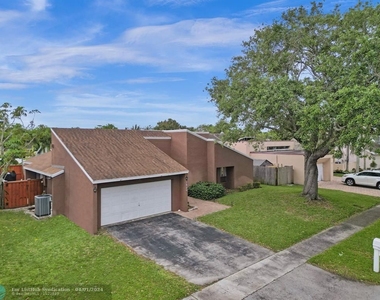 7420 Nw 35th Ct - Photo Thumbnail 2