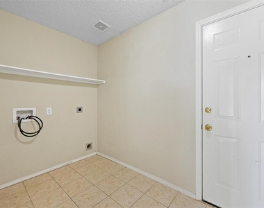 6632 Canyon Oak Drive - Photo Thumbnail 10