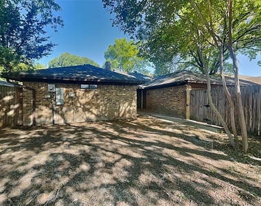 3110 Berkshire Drive - Photo Thumbnail 20