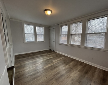 3908 W Montrose Avenue - Photo Thumbnail 9