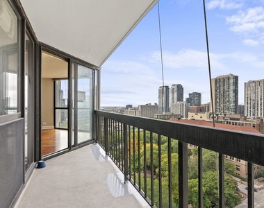 33 W Delaware Place - Photo Thumbnail 13