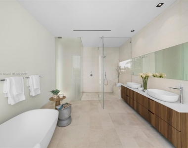 1011 W 48th St - The Ritz Carlton Residences - Photo Thumbnail 29