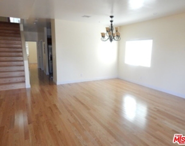 2020 Hillcrest Dr - Photo Thumbnail 2