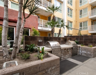 21301 Erwin Street - Photo Thumbnail 7