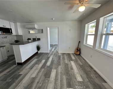 1321 N Sultana Avenue - Photo Thumbnail 6