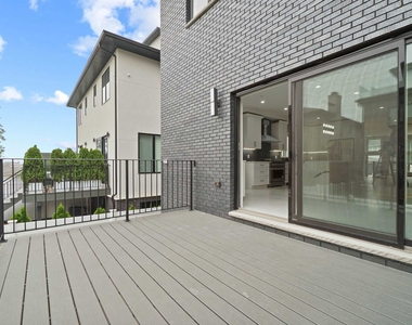 61 Lawton Avenue - Photo Thumbnail 17