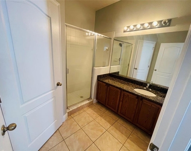 2940 Oak Park Way - Photo Thumbnail 20