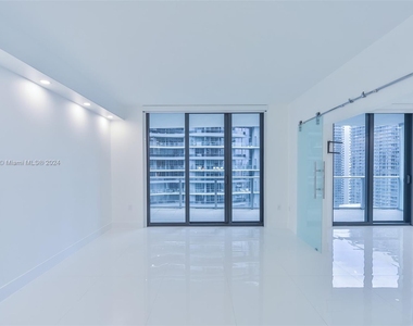 1010 Brickell Ave - Photo Thumbnail 2