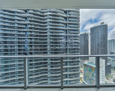 1010 Brickell Ave - Photo Thumbnail 15