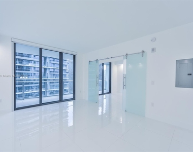 1010 Brickell Ave - Photo Thumbnail 1