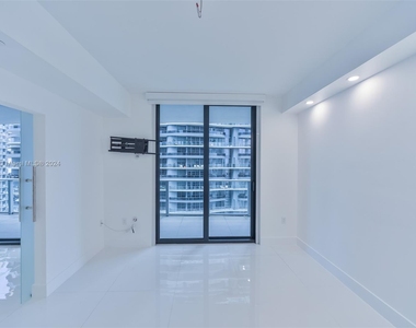 1010 Brickell Ave - Photo Thumbnail 7