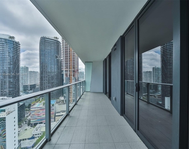 1010 Brickell Ave - Photo Thumbnail 17