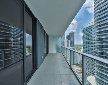 1010 Brickell Ave - Photo Thumbnail 18