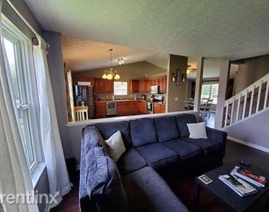 4508 Parkwick Dr - Photo Thumbnail 4