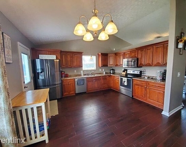 4508 Parkwick Dr - Photo Thumbnail 2