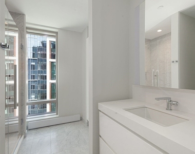 135 Seaport Blvd - Photo Thumbnail 9