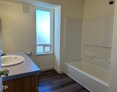 3913 Clear Acre Lane Apt 142 - Photo Thumbnail 6