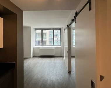  West 28th Street, Unit 1468 - Photo Thumbnail 1